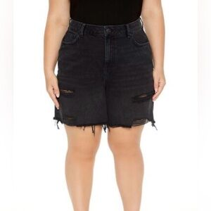 FOREVER 21+ Plus 14 Black Denim Distressed Denim Shorts NWT R$28